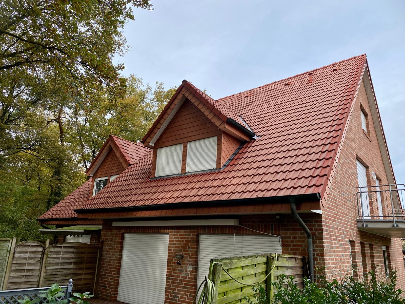 Dachreinigung Hasel&uuml;nne Nachher: Sauberes und gepflegtes Dach.