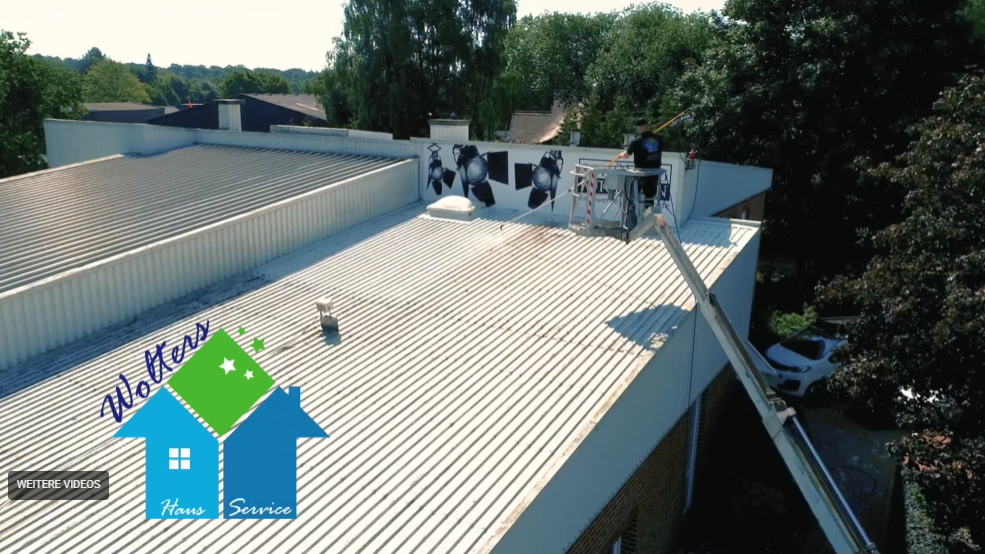 Video starten: Professionelle Dachreinigung Hasel&uuml;nne